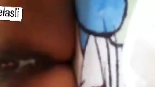 Tajik tombul kız fışkırtıyor.